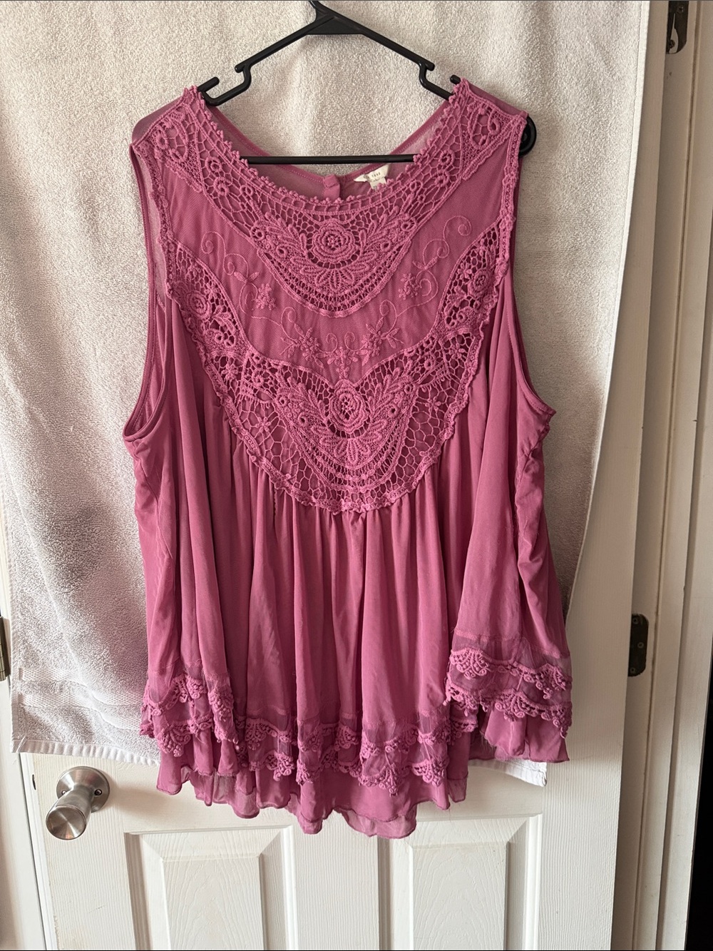 Sleeveless Crochet Yoke Tunic Top - Mauve Pink